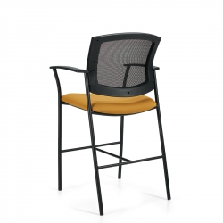 Kompanion | Tabouret de comptoir avec accoudoirs, dossier en tissu mailé et assise rembourée